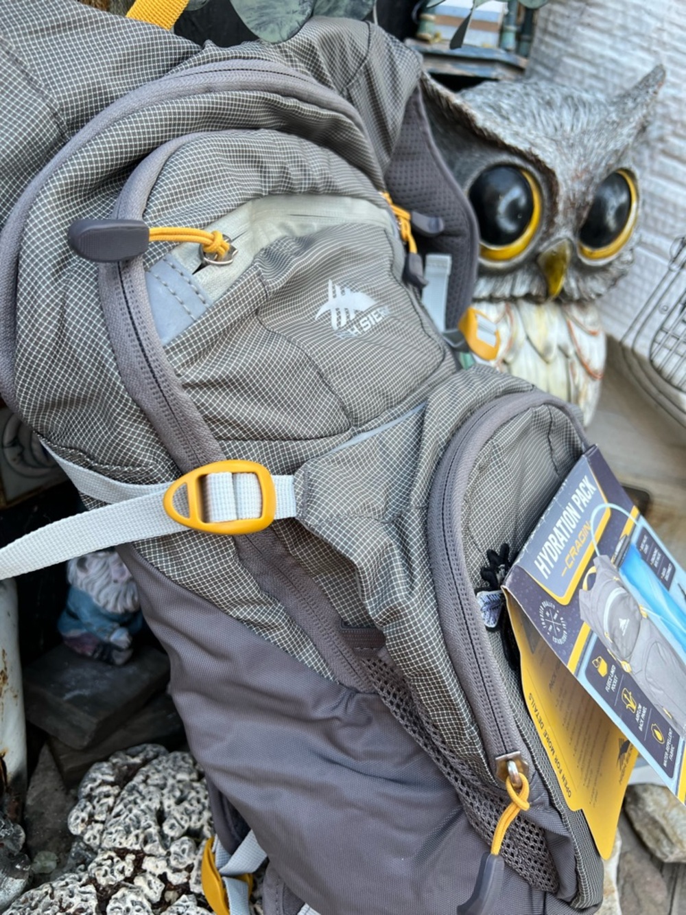 Custom 1 of 1 Bee Patch High Sierra 12L Hydration Backpack with 2L Reservoir. - Picture 6 of 13